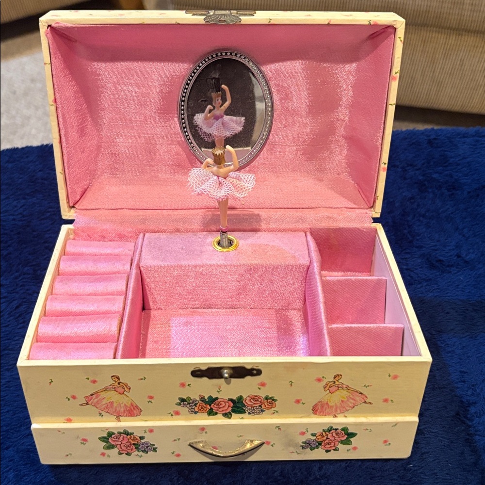 Jewelry Box - Picture 2 of 3